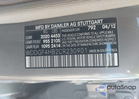 2012 Mercedes-Benz C 250 Luxury z USA, uszkodzony, nr VIN WDDGF4HB2CR230901